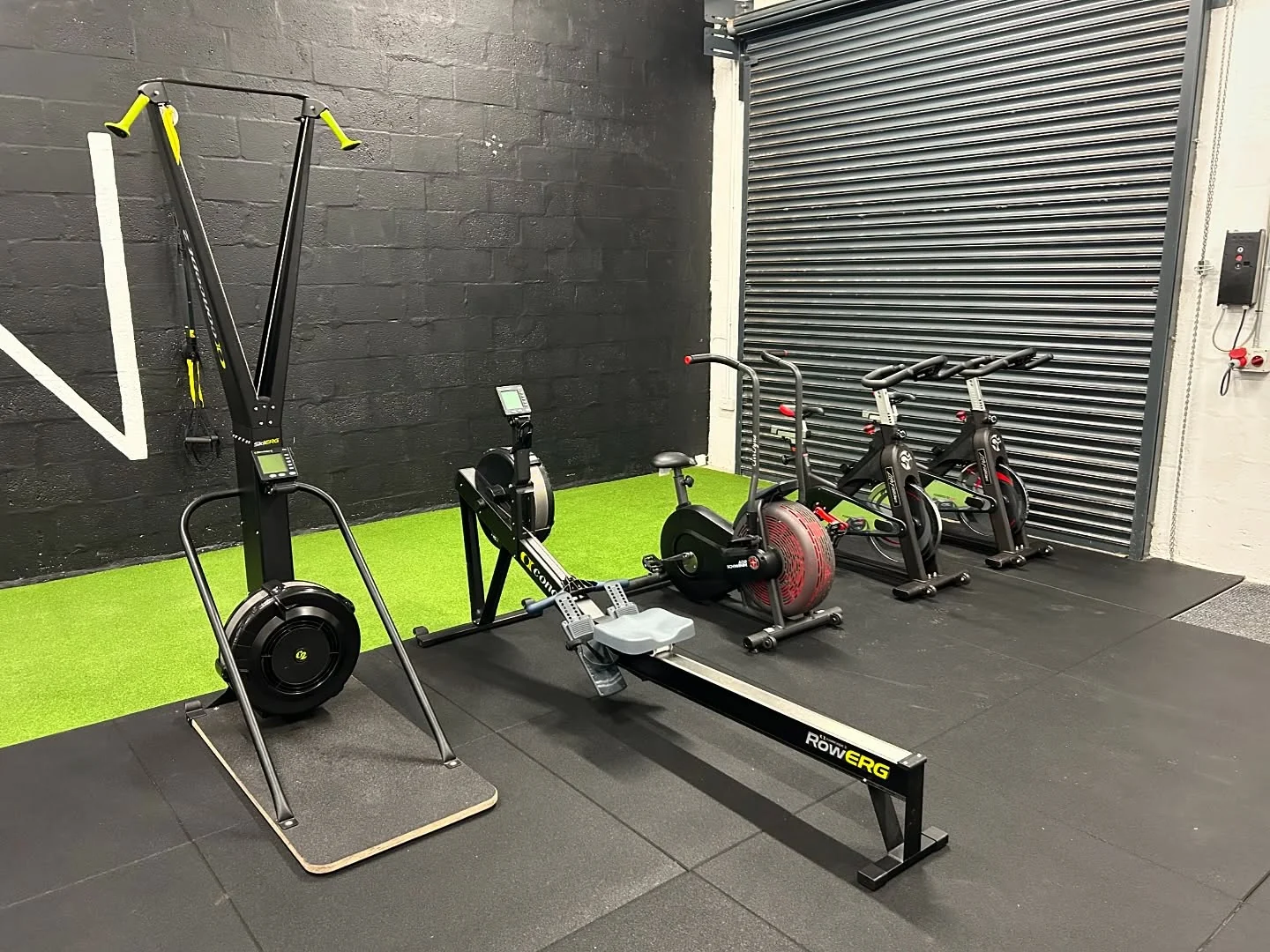 Ski trainer, rowing machine and exercise bikes